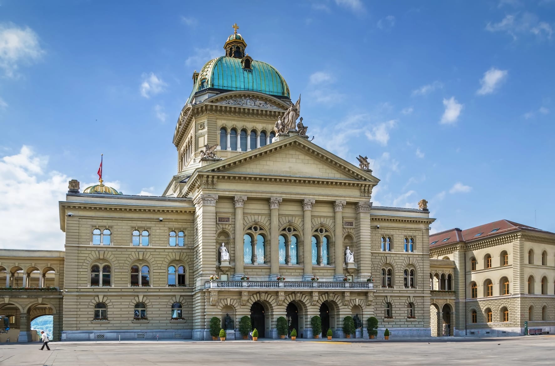 Le Tribunal fédéral est l'autorité judiciaire suprême de la Confédération suisse, ainsi qu'en dispose l'article 188 de la Constitution suisse. Il est composé de quarante juges ordinaires et dix-neuf juges suppléants.