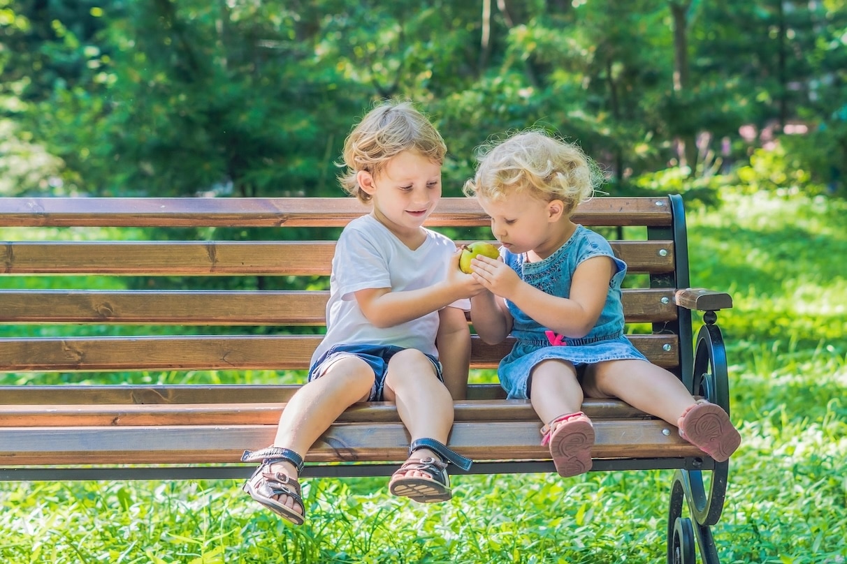 Notre stratégie de communication définit nos objectifs, cible les bons publics, choisit les bons canaux et mesure l’impact. Elle garantit une communication claire, cohérente et efficace, au service de nos actions et de notre mission.